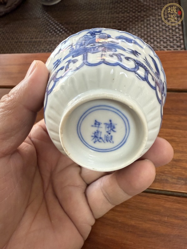 古玩陶瓷花卉紋青花杯真品鑒賞圖