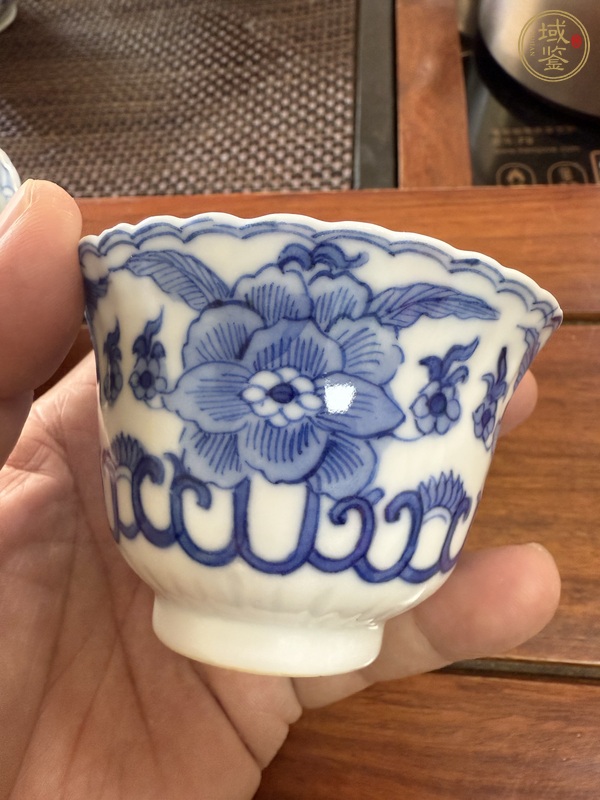 古玩陶瓷花卉紋青花杯真品鑒賞圖