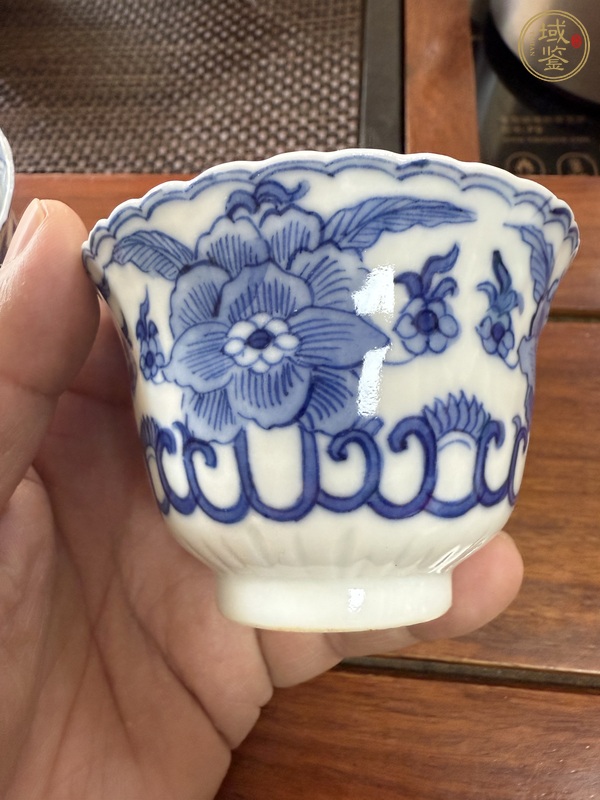 古玩陶瓷花卉紋青花杯真品鑒賞圖