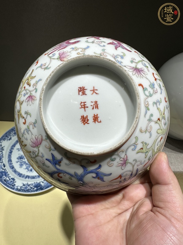 古玩陶瓷夔鳳紋粉彩碗真品鑒賞圖