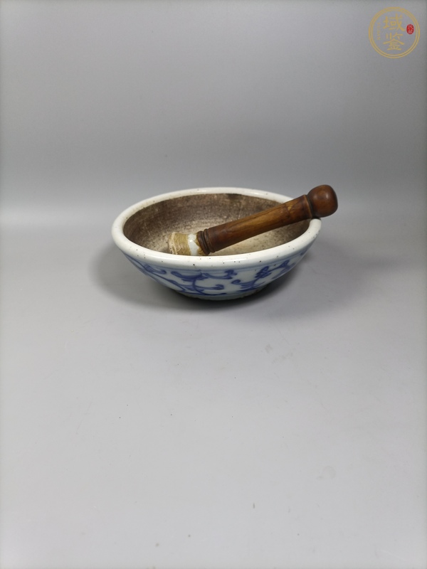 古玩陶瓷青花纏枝蓮紋藥碾真品鑒賞圖