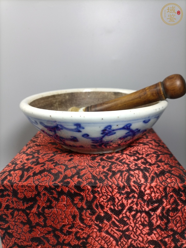 古玩陶瓷青花纏枝蓮紋藥碾真品鑒賞圖