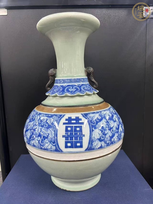 古玩陶瓷豆青釉青花瓶真品鑒賞圖