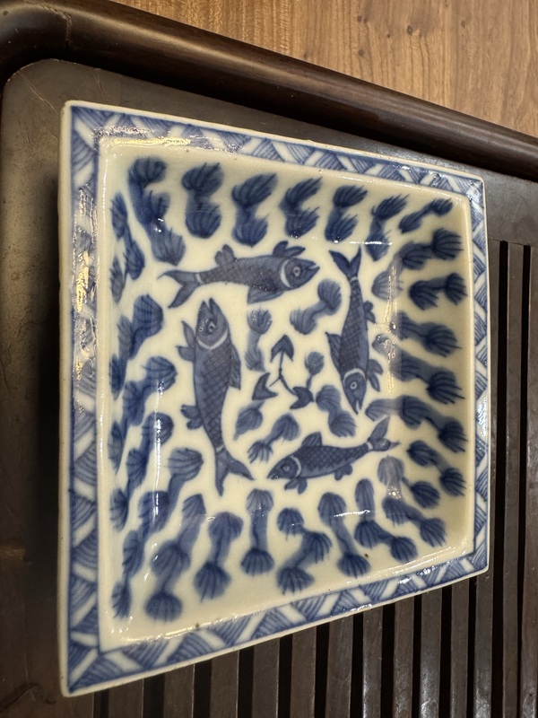 古玩轉(zhuǎn)賣清中期青花魚紋調(diào)色盤拍賣，當(dāng)前價格0元