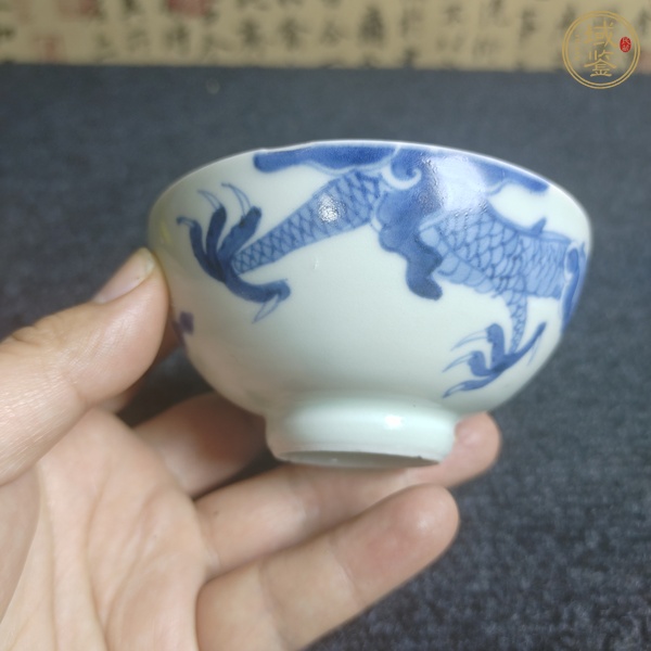 古玩陶瓷青花過(guò)墻龍杯真品鑒賞圖