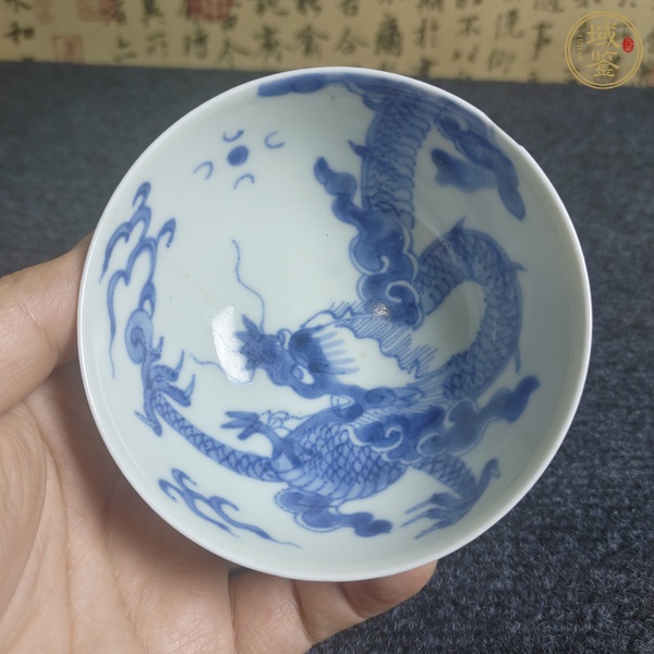 古玩陶瓷青花過(guò)墻龍杯真品鑒賞圖