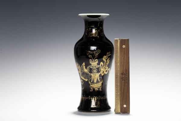 古玩陶瓷晚清·烏金釉描金博古紋觀音瓶拍賣(mài),當(dāng)前價(jià)格388元