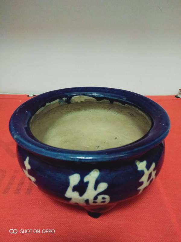 古玩陶瓷藍(lán)釉堆白福壽紋三足香爐拍賣,當(dāng)前價(jià)格1260元