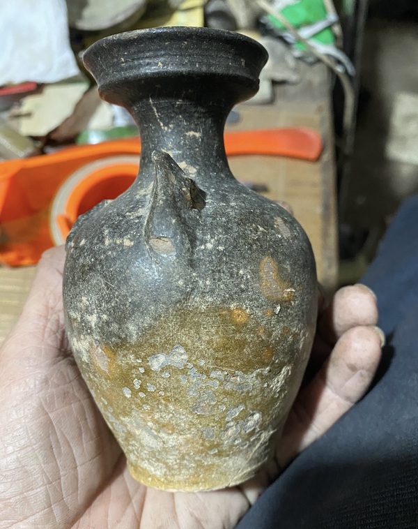 古玩陶瓷褐釉盤口瓶拍賣,當(dāng)前價格0元
