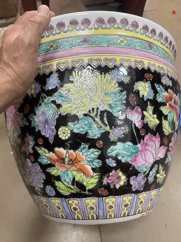 古玩墨地粉彩百花卷缸真品鑒賞圖