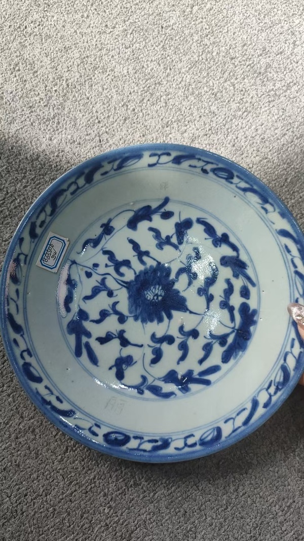 古玩陶瓷青花纏枝花卉紋盤拍賣，當(dāng)前價(jià)格1600元