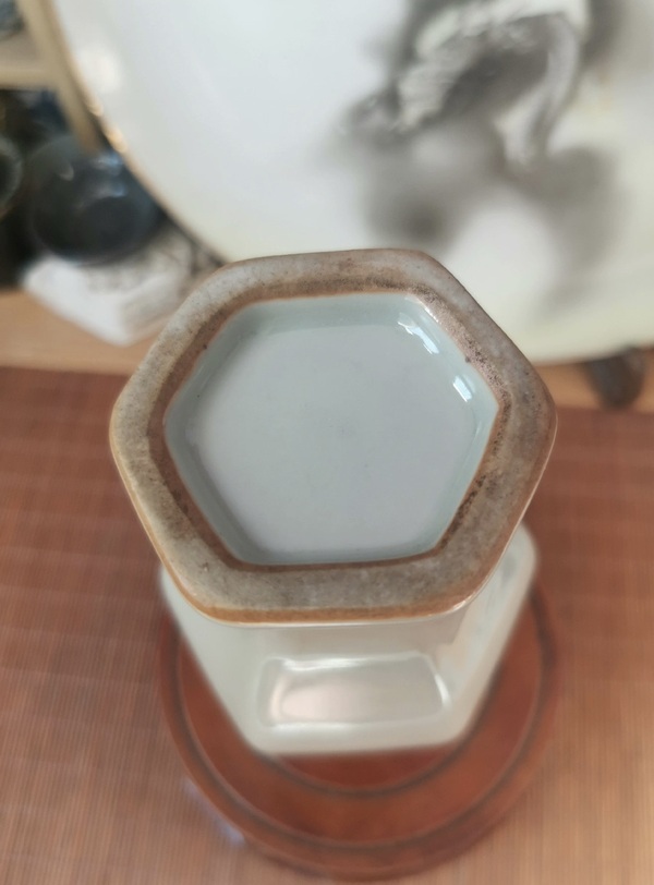 古玩陶瓷六方瓶拍賣，當前價格399元