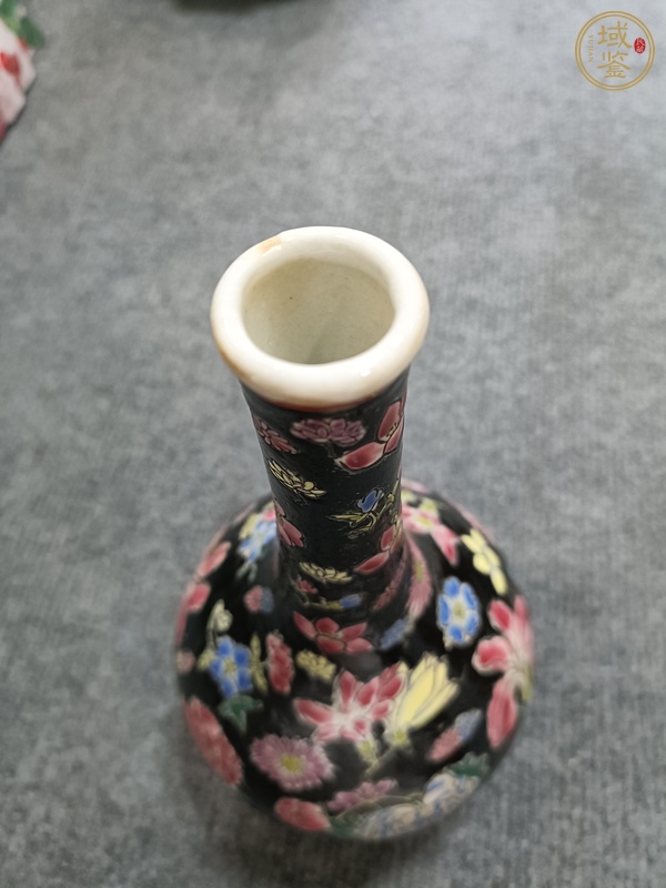 古玩陶瓷墨地粉彩百花瓶真品鑒賞圖