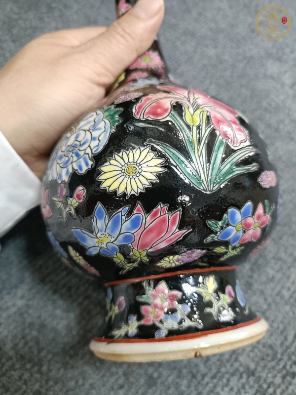 古玩陶瓷墨地粉彩百花瓶真品鑒賞圖