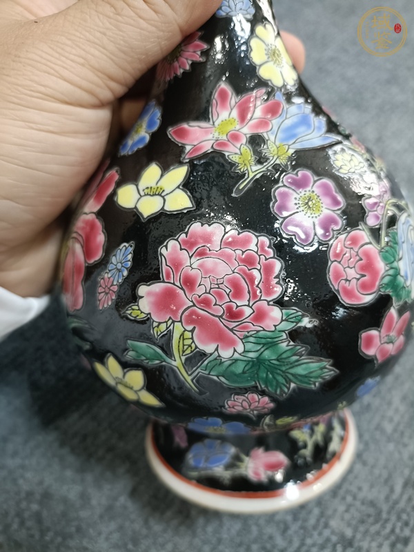 古玩陶瓷墨地粉彩百花瓶真品鑒賞圖