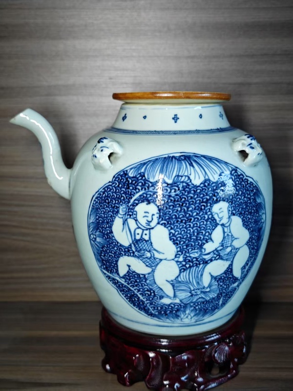 古玩陶瓷清雍正青花連生貴子圖茶壺拍賣，當(dāng)前價(jià)格3456元