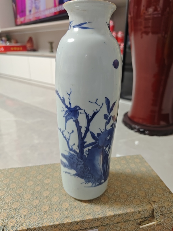 古玩轉(zhuǎn)賣花鳥紋青花一筒瓶拍賣，當前價格0元