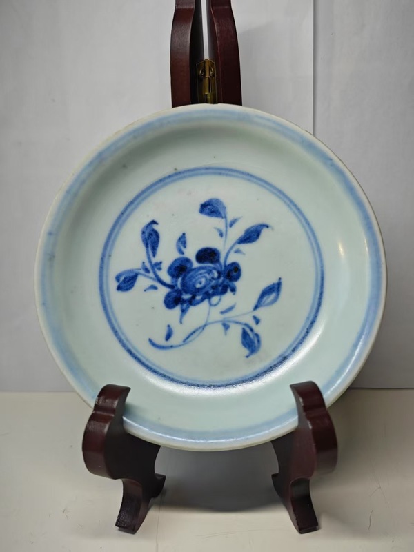 古玩陶瓷明空白期青花折枝花卉紋盤拍賣，當(dāng)前價格9876元