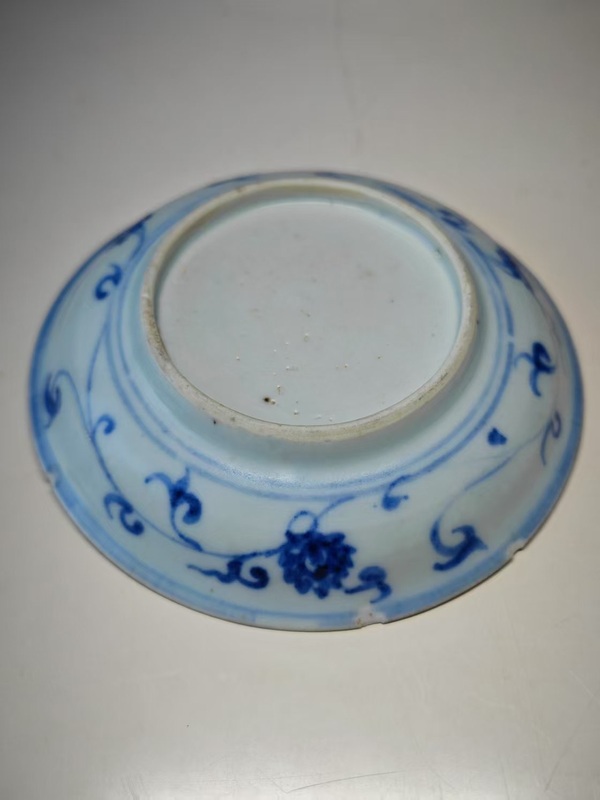 古玩陶瓷明空白期青花折枝花卉紋盤拍賣，當(dāng)前價格9876元