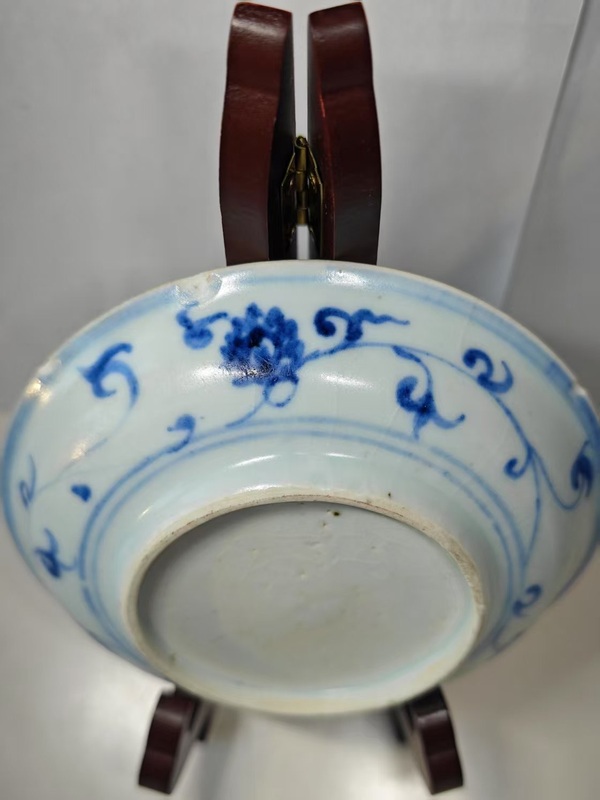 古玩陶瓷明空白期青花折枝花卉紋盤拍賣，當(dāng)前價格9876元