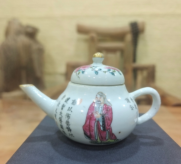 古玩陶瓷清道光 粉彩無雙譜茶壺拍賣,當前價格13800元