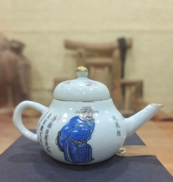 古玩陶瓷清道光 粉彩無雙譜茶壺拍賣,當前價格13800元