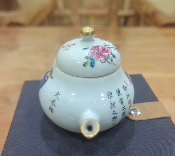 古玩陶瓷清道光 粉彩無雙譜茶壺拍賣,當前價格13800元