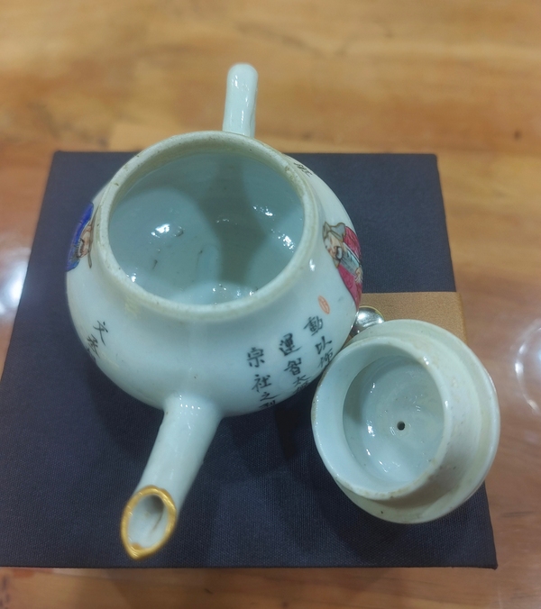 古玩陶瓷清道光 粉彩無雙譜茶壺拍賣,當前價格13800元