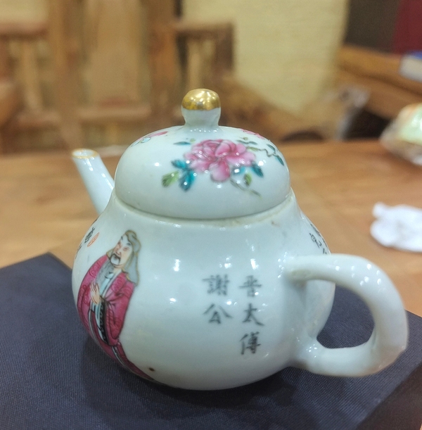 古玩陶瓷清道光 粉彩無雙譜茶壺拍賣,當前價格13800元