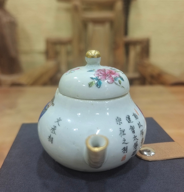 古玩陶瓷清道光 粉彩無雙譜茶壺拍賣,當前價格13800元