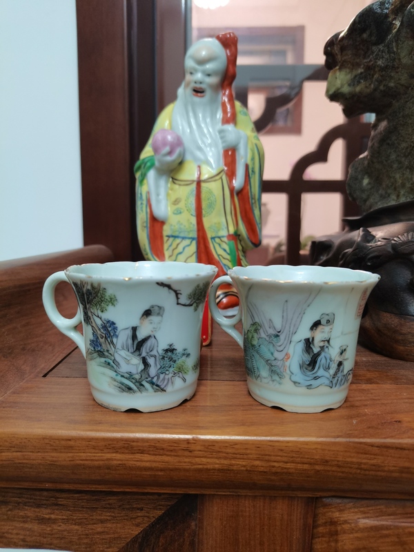 古玩轉賣民國 吳海峰繪畫人物紋把杯一對拍賣，當前價格350元