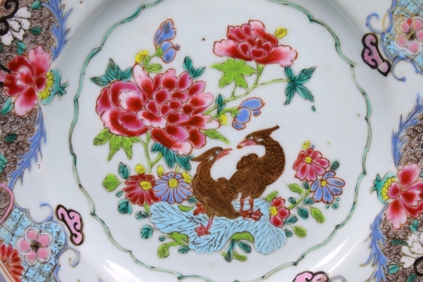 古玩陶瓷清雍正·粉彩如意紋開窗大雁互食圖牡丹紋折沿盤真品鑒賞圖