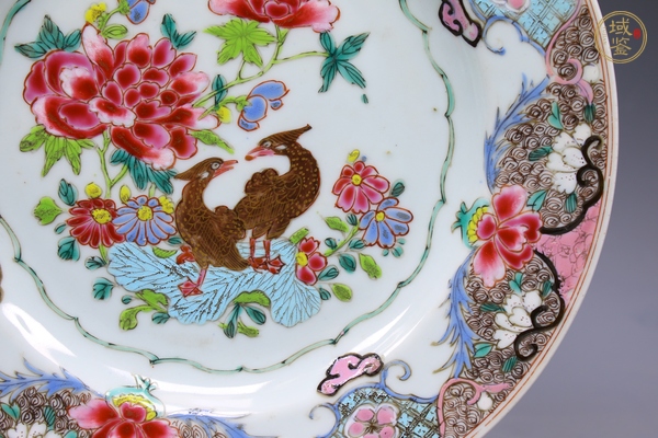 古玩陶瓷清雍正·粉彩如意紋開窗大雁互食圖牡丹紋折沿盤真品鑒賞圖