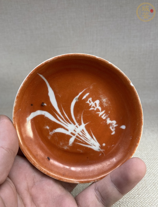 古玩陶瓷珊瑚紅留白蘭花詩文盤真品鑒賞圖