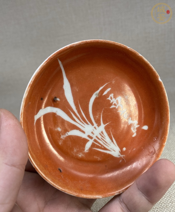 古玩陶瓷珊瑚紅留白蘭花詩文盤真品鑒賞圖