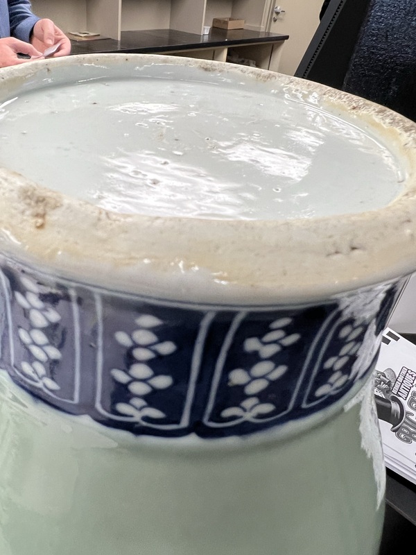 古玩陶瓷豆青青花開窗人物雙耳瓶(嘉道)拍賣,當前價格28000元