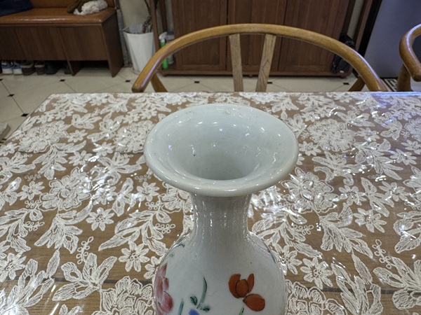 古玩陶瓷雍正粉彩荷塘花卉紋琵琶瓶拍賣,當前價格5200元