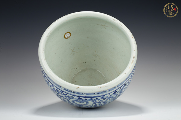 古玩陶瓷清中·青花纏枝花卉紋卷缸真品鑒賞圖
