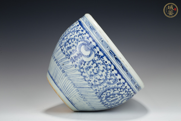 古玩陶瓷清中·青花纏枝花卉紋卷缸真品鑒賞圖