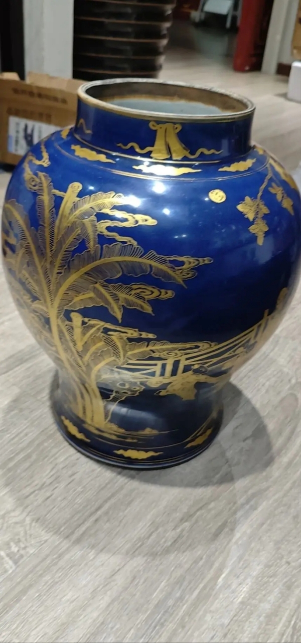 古玩轉(zhuǎn)賣清乾隆-藍(lán)釉描金仕女嬰戲紋將軍罐拍賣，當(dāng)前價格198元