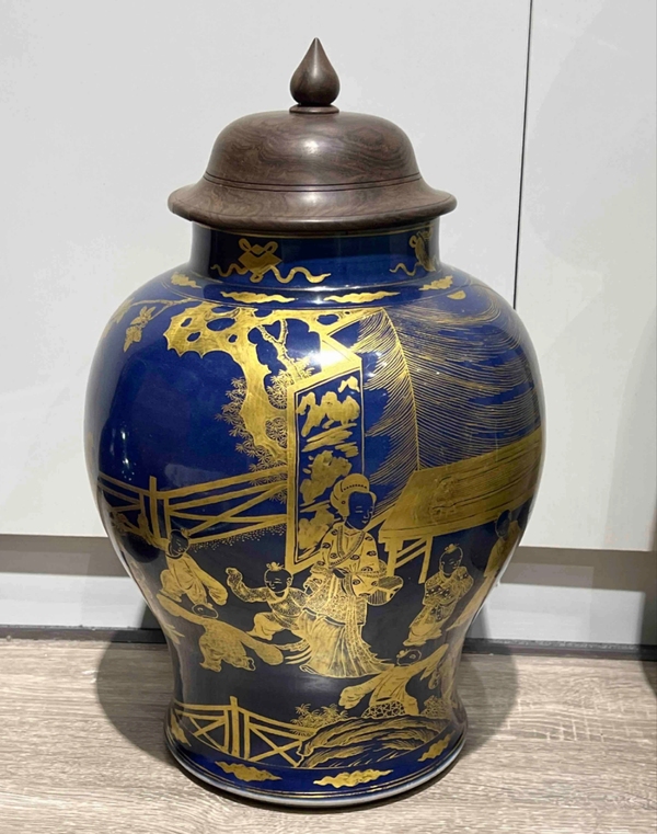 古玩陶瓷清乾隆-藍釉描金仕女嬰戲紋將軍罐拍賣，當前價格39999元