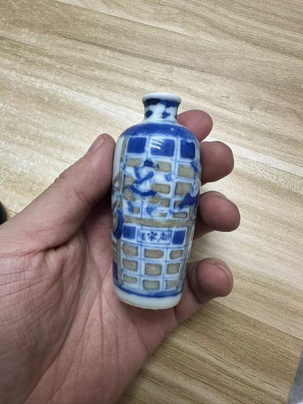 古玩陶瓷青花釉里紅(采花大盜)鼻煙壺拍賣,當(dāng)前價格10888元