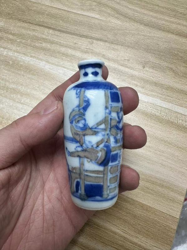 古玩陶瓷青花釉里紅(采花大盜)鼻煙壺拍賣,當(dāng)前價格10888元