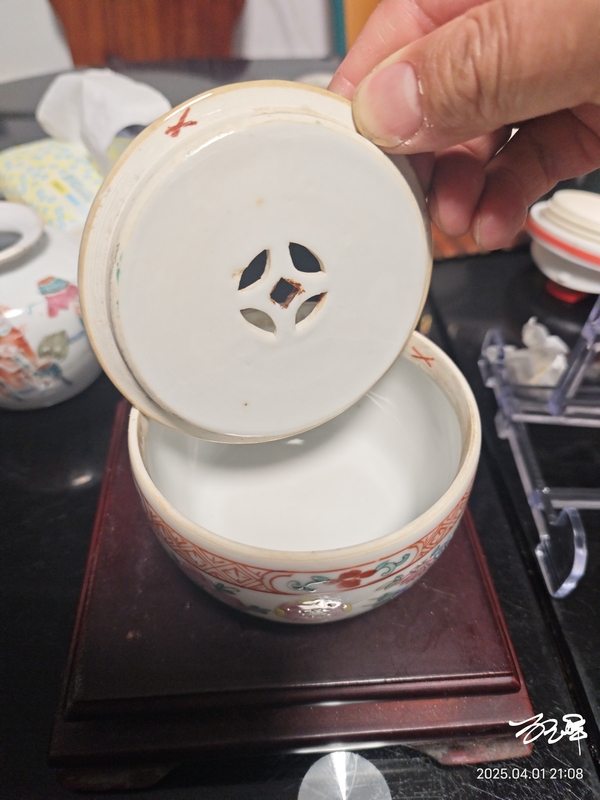 古玩陶瓷民國黑地百花不落地筆舔拍賣，當前價格338元