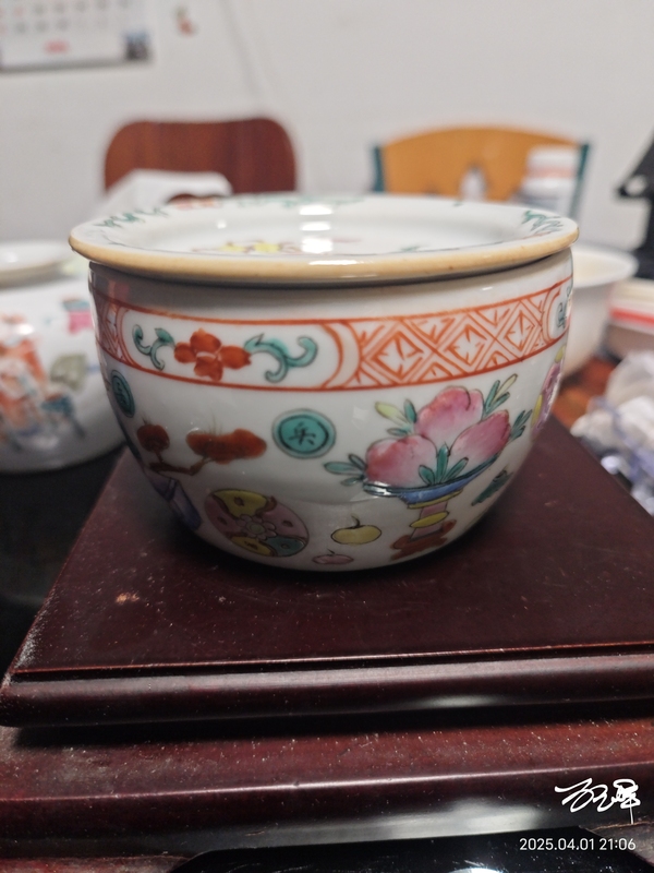 古玩陶瓷民國黑地百花不落地筆舔拍賣，當前價格338元