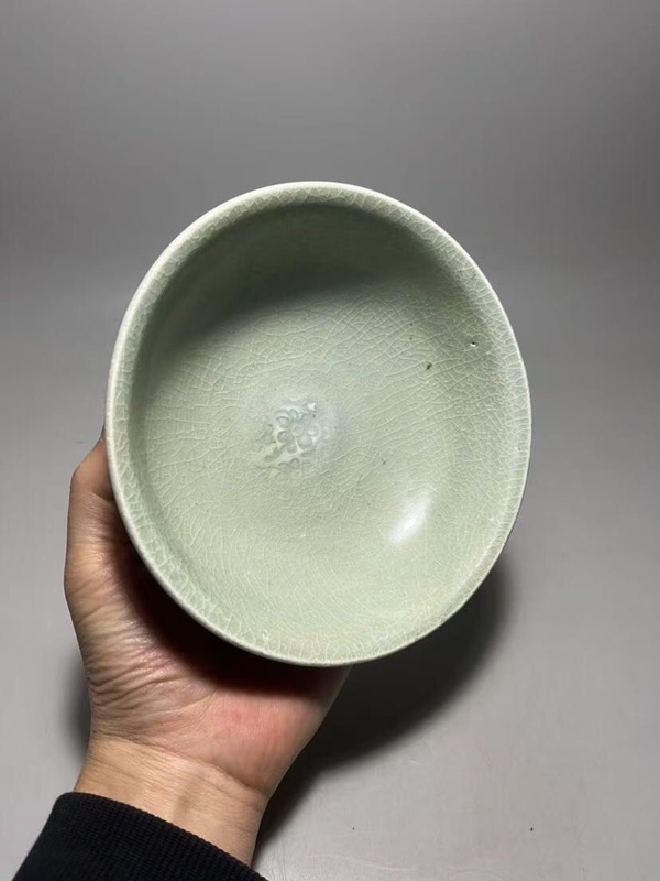古玩陶瓷精美龍泉青瓷刻花碗拍賣，當(dāng)前價(jià)格3888元