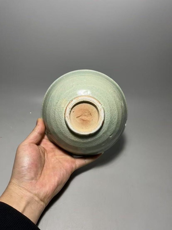古玩陶瓷精美龍泉青瓷刻花碗拍賣，當(dāng)前價(jià)格3888元