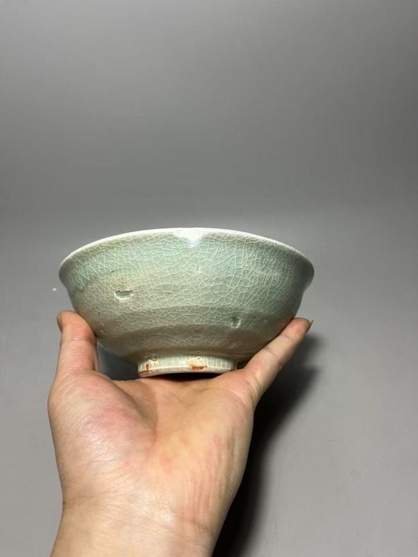 古玩陶瓷精美龍泉青瓷刻花碗拍賣，當(dāng)前價(jià)格3888元