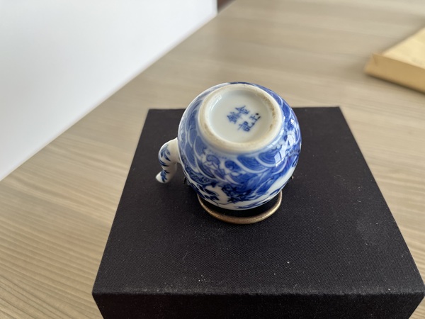 古玩陶瓷清晚期青花龍鳳紋提梁壺文房水滴拍賣,當前價格6888元