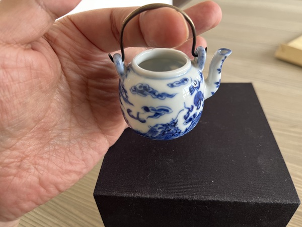 古玩陶瓷清晚期青花龍鳳紋提梁壺文房水滴拍賣,當前價格6888元